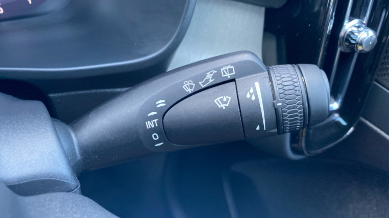 Volvo XC40 2.0 B4P Ultra Dark 5dr Auto Petrol Estate